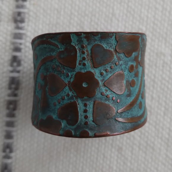 COPPER PATINA RING WITH HEARTS AND FLOWERS - Picture 1 of 6